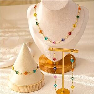 Multicolor Gold Four Leaf Motif Set Necklace Bracelet Earrings Luxury